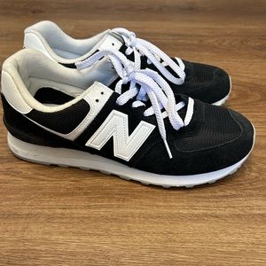 New Balance tennis shoes